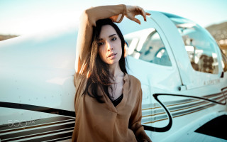 Woman plane arabesque fashion portrait - a small plane free wallpaper