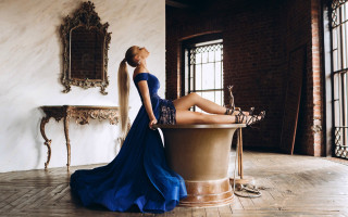 Woman blue dress bathtub mirror - neoclassicism free wallpaper for desktop