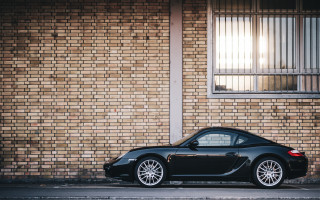 Black sports car brick building - clean free wallpaper