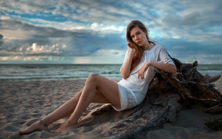 Woman beach stump cloudy sky - a tree stump free wallpaper