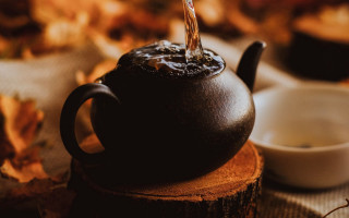 Tea pour campfire autumn blurry - a liquid free wallpaper