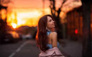 Woman sunset building blurry photorealistic - a street corner free wallpaper