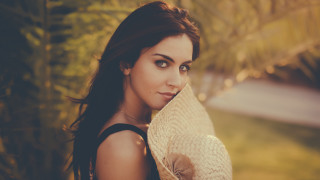 Woman hat portrait park blurry - a palm tree in the background free wallpaper