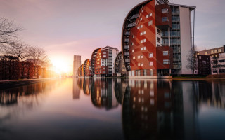 Red building reflection canal sunset - sunset free wallpaper