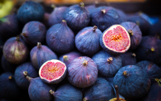 Figs pile cutout fruit macro - other fruit free wallpaper