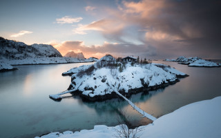 Snowy island lake house mountain - a small island in the middle of a lake free wallpaper