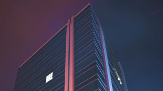 Tall building large window night - a large window free wallpaper
