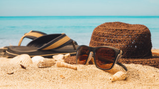 Beach hat sunglasses flipflops sand - the sand free wallpaper