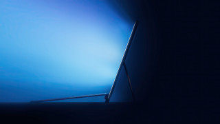 Laptop table blue sky clouds - video art free wallpaper