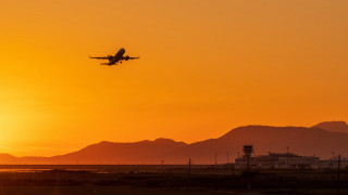 Sunset plane mountains building city - the sky free wallpaper for desktop