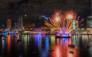 Fireworks city night water skyline - explosion free wallpaper