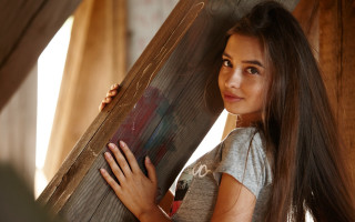 Elina karimova asian woman playing - her face free wallpaper for desktop