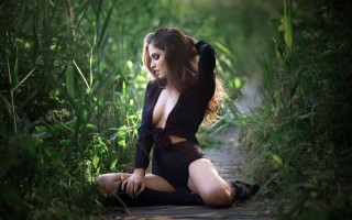 Woman black dress heels wind - a black dress and heels free wallpaper