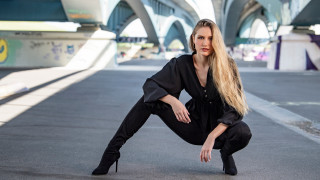 Woman kneeling black outfit highheels - high free wallpaper