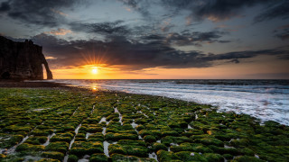 Sunset rocky beach wave formation - a sunset over a rocky beach free wallpaper