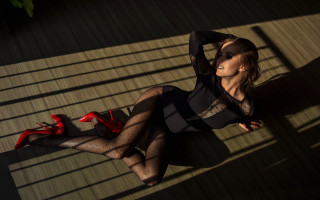 Woman black dress red shoes - elizabeth polunin free wallpaper