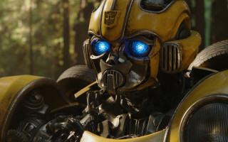 Robot blue eyes yellow car - imax 70 mm footage free wallpaper for desktop