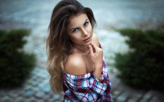 Woman longhair plaidshirt jeans portrait 2 - a picture free wallpaper