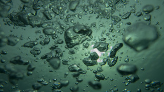 Water bubbles underwater light blue - a white spot free wallpaper
