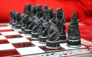 Chess bears red background furry - a red couch free wallpaper