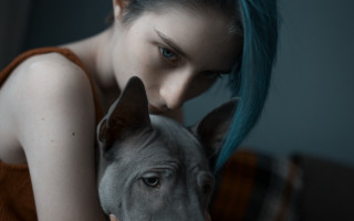 Blue haired woman hugging dog - f1.4 free wallpaper