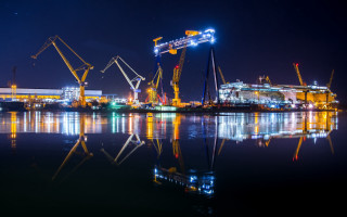 Harbor cranes night citylights ferriswheel - a harbor free wallpaper