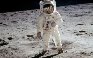 Astronaut walking on moon arm - an astronaut free wallpaper