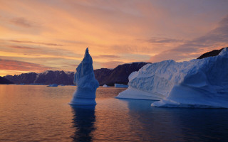 Iceberg lake sunset mountains pink - the middle of a lake free wallpaper
