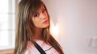 Serious portrait adrienn henczné deák - adrienn henczné deák free wallpaper