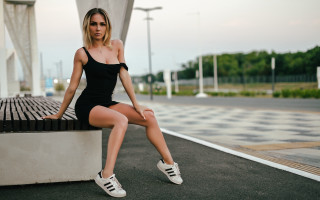 Woman bench black dress white - a bench free wallpaper