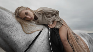 Woman horse blonde longhair fashion - closed free wallpaper