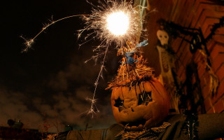 Pumpkin sparkler ledge skeleton fireworks - a pumpkin free wallpaper