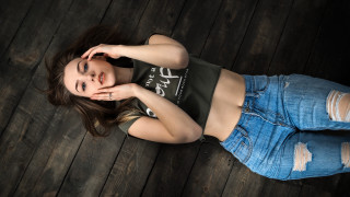 Girl posing wooden floor fashion - a wooden floor free wallpaper