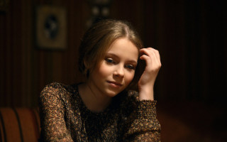 Serious woman blue eyes baroizon - movie still free wallpaper