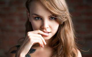 Elina karimova tattoo blonde posing - a picture free wallpaper