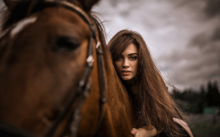 Woman horse portrait blurry cinematic - anka zhuravleva free wallpaper
