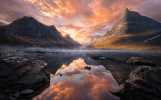 Mountain lake sunset rocks clouds - a mountain range free wallpaper