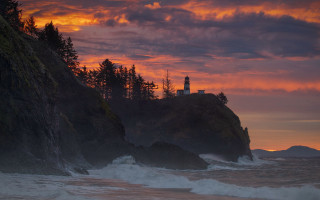 Lighthouse cliff sunset waves autumn - a cliff free wallpaper for desktop