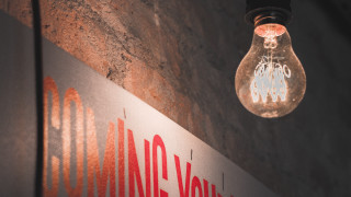 Lightbulb brickwall youngvox luminais anamorphic - underneath free wallpaper