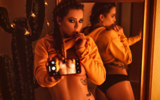 Selfie mirror cactus jewelry makeup - a picture of herself free wallpaper