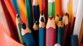 Colored pencils cup childs drawing - a childs free wallpaper