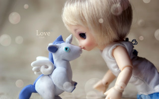 Doll kissing toy pony bubbles - free love wallpaper