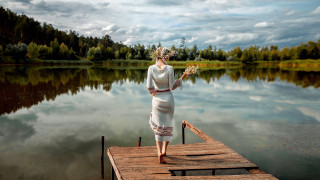 Woman dock food water cloudy - a piece of food free wallpaper