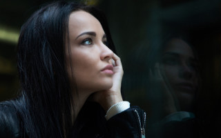 Woman window hand chin neoplasticism - her chin free wallpaper