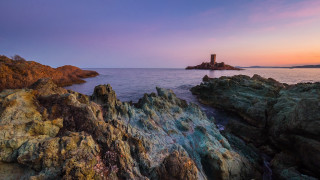 Lighthouse rocky shore sunset pink 2 - a rocky shore free wallpaper
