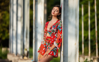 Woman red floral kimono blurry - impressionist free wallpaper