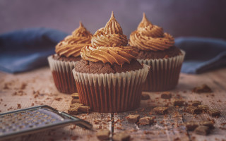 Cupcake frosting table cookie cutter - professional food photography free wallpaper for desktop