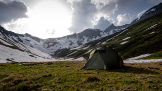 Tent field mountains clouds tilt - ultra wide angle free wallpaper