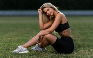 Woman sitting grass field tattoo - the ground in a field of grass free wallpaper