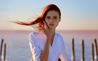 Red hair woman water blurry - the wind free wallpaper